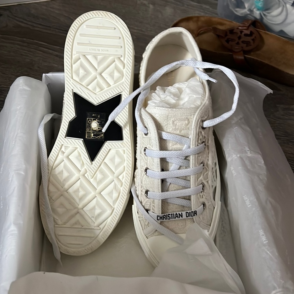 New in box DIOR lace sneakers . Pretty and luxurious